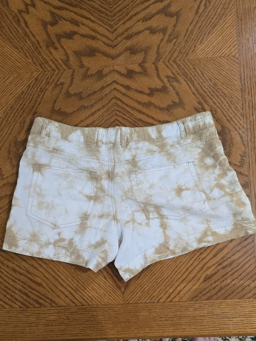 GAP Beige and White Tie-Dye Bermuda Shorts